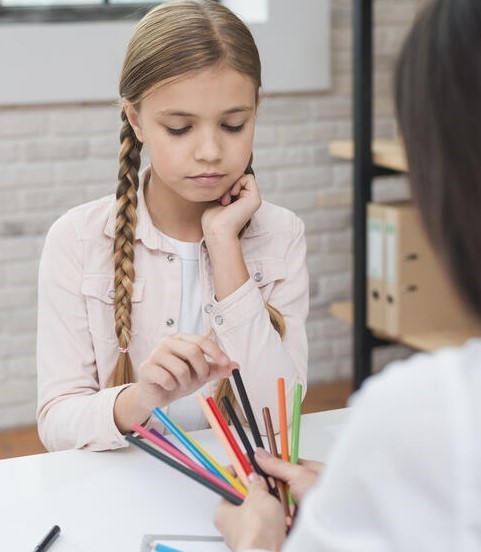 A girl child sitting with a counselor for autism assessment during assessment services in Mississauga center